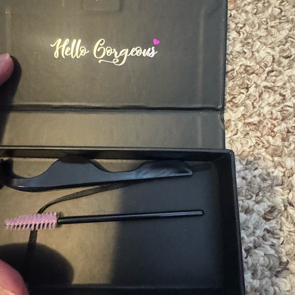 2 Pairs of Magnetic Lashes- New in Boxes - Picture 4 of 6